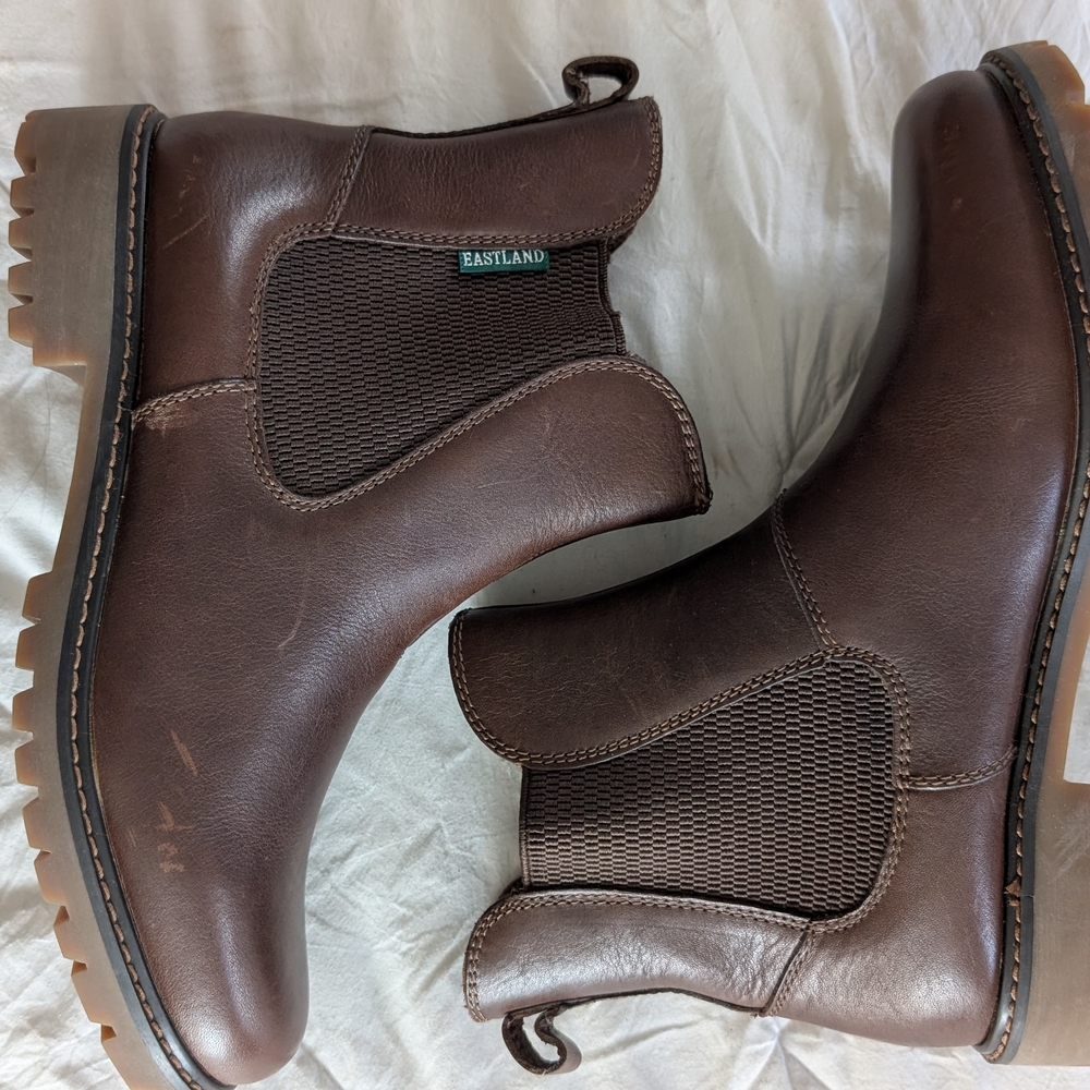 Eastland Brown Leather Chelsea Boots with Elastic Panels